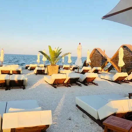 Christian Summerland Apartment Mamaia